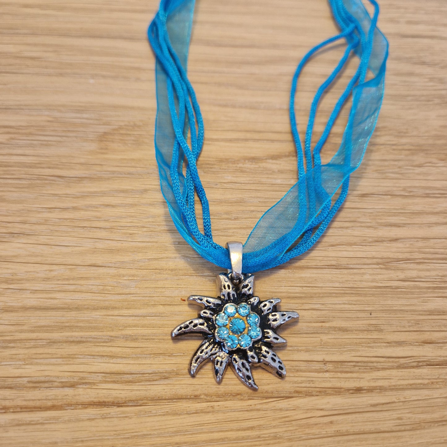 Edelweißkette Türkis